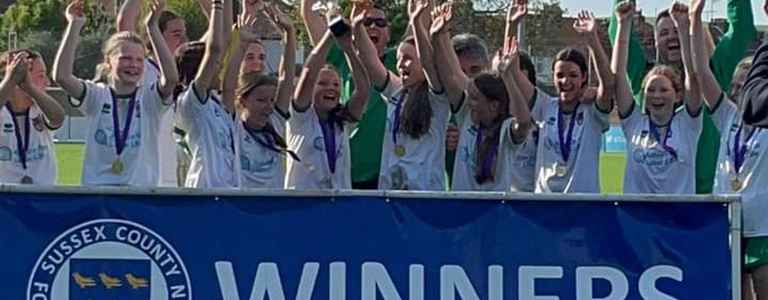 BOGNOR REGIS TOWN U16 GIRLS GREEN FC team photo
