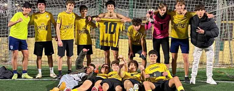 Canadinha FC team photo