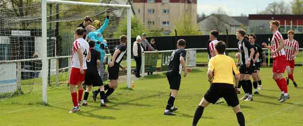 Burgh 'breeze' past Livi to return to winning ways