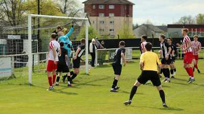 Burgh 'breeze' past Livi to return to winning ways