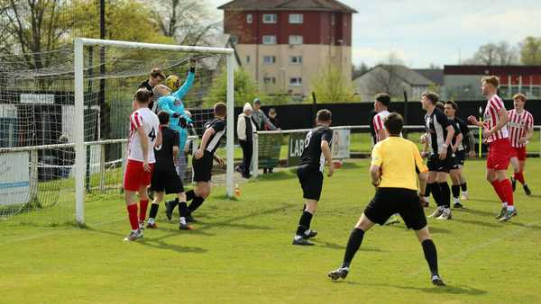 Burgh 'breeze' past Livi to return to winning ways