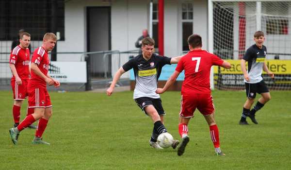 Kellar Sticks the Boot in to Lily(‘s net)