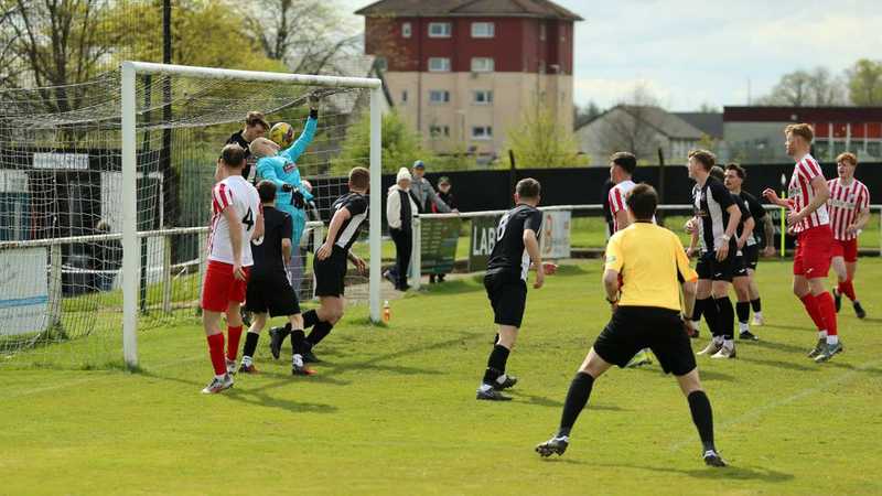 Burgh 'breeze' past Livi to return to winning ways